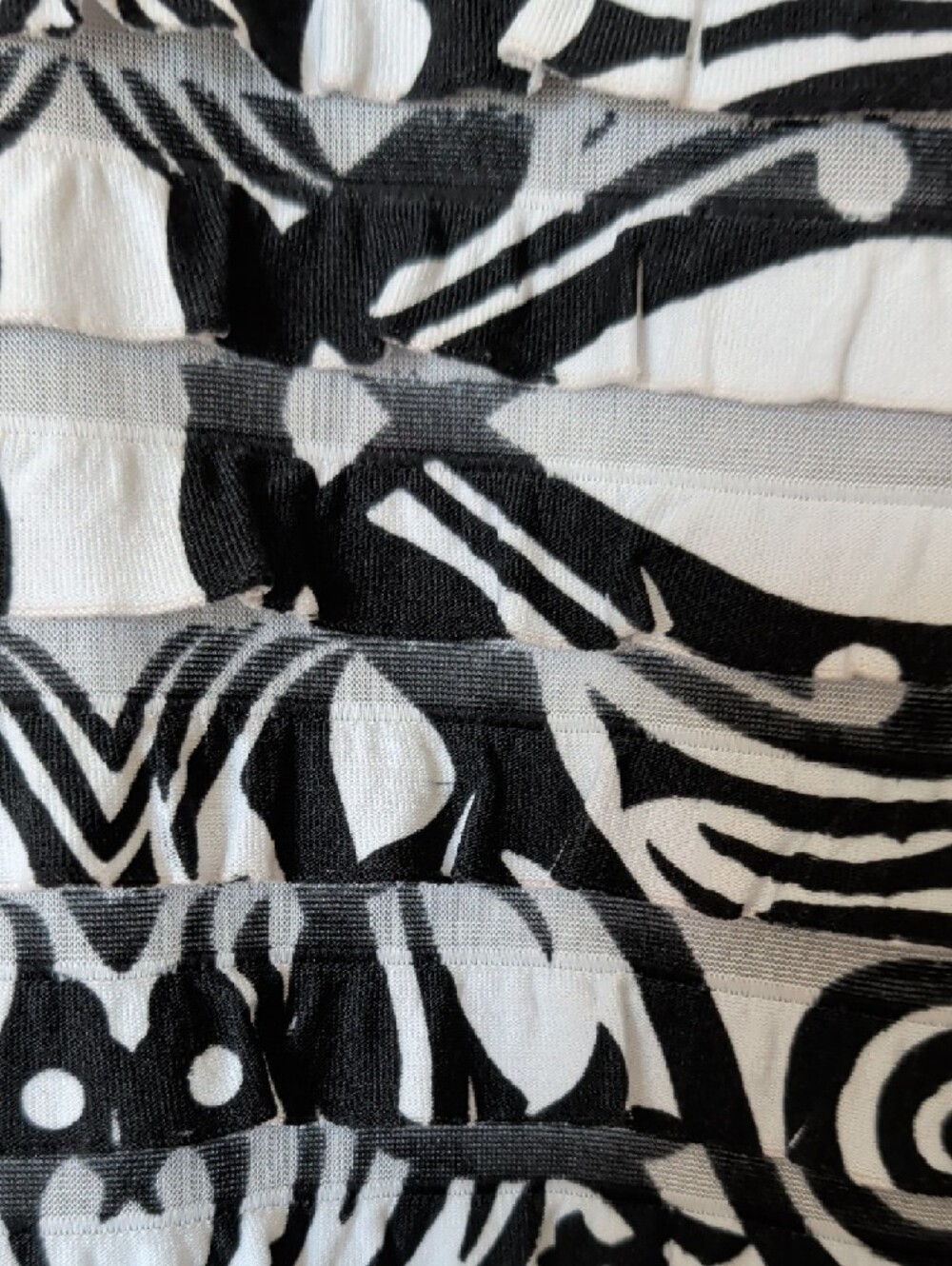 Black White Patterned Sheer Tiered Ruffle Top Women’s Size 18/20 - Picture 5 of 8